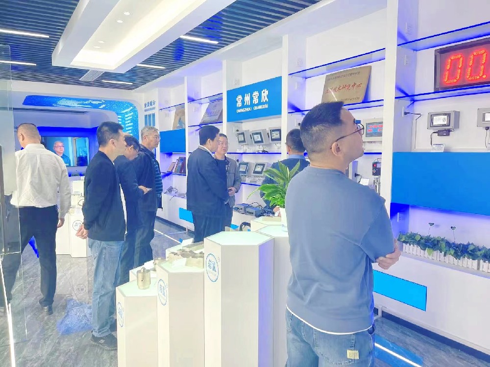熱烈祝賀中國重型機械工業(yè)協(xié)會橋式起重機專業(yè)委員會九屆八次理 事會暨十屆一次會員大會在江蘇省常州市召開順利召開并圓滿結束！